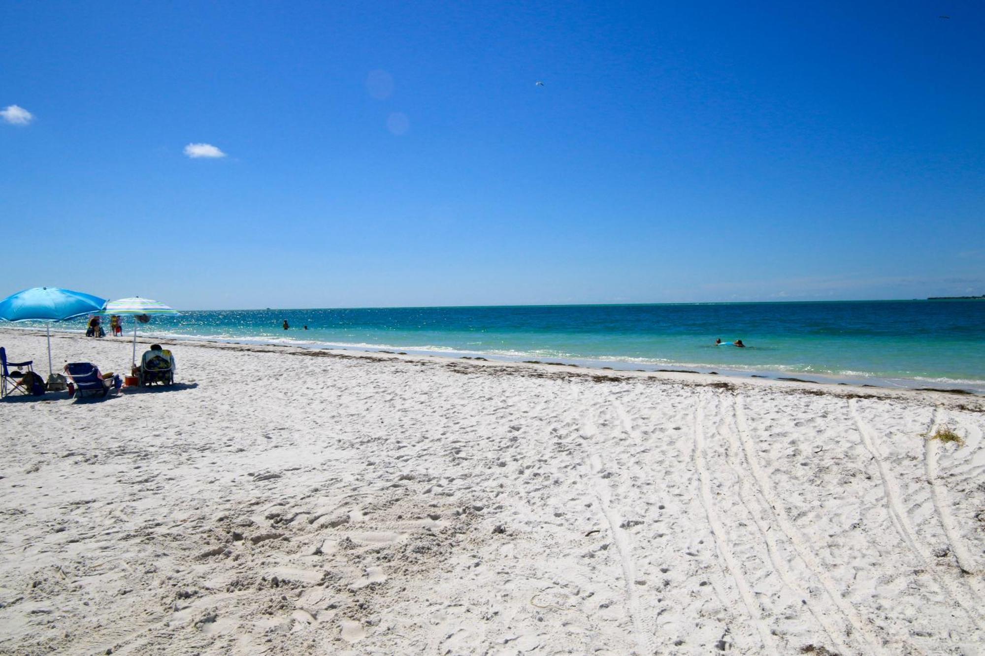 Anna Maria Island Runaway Tropical Dream-One Minute Walk To The Beach-Heated Pool Bradenton Beach Zewnętrze zdjęcie