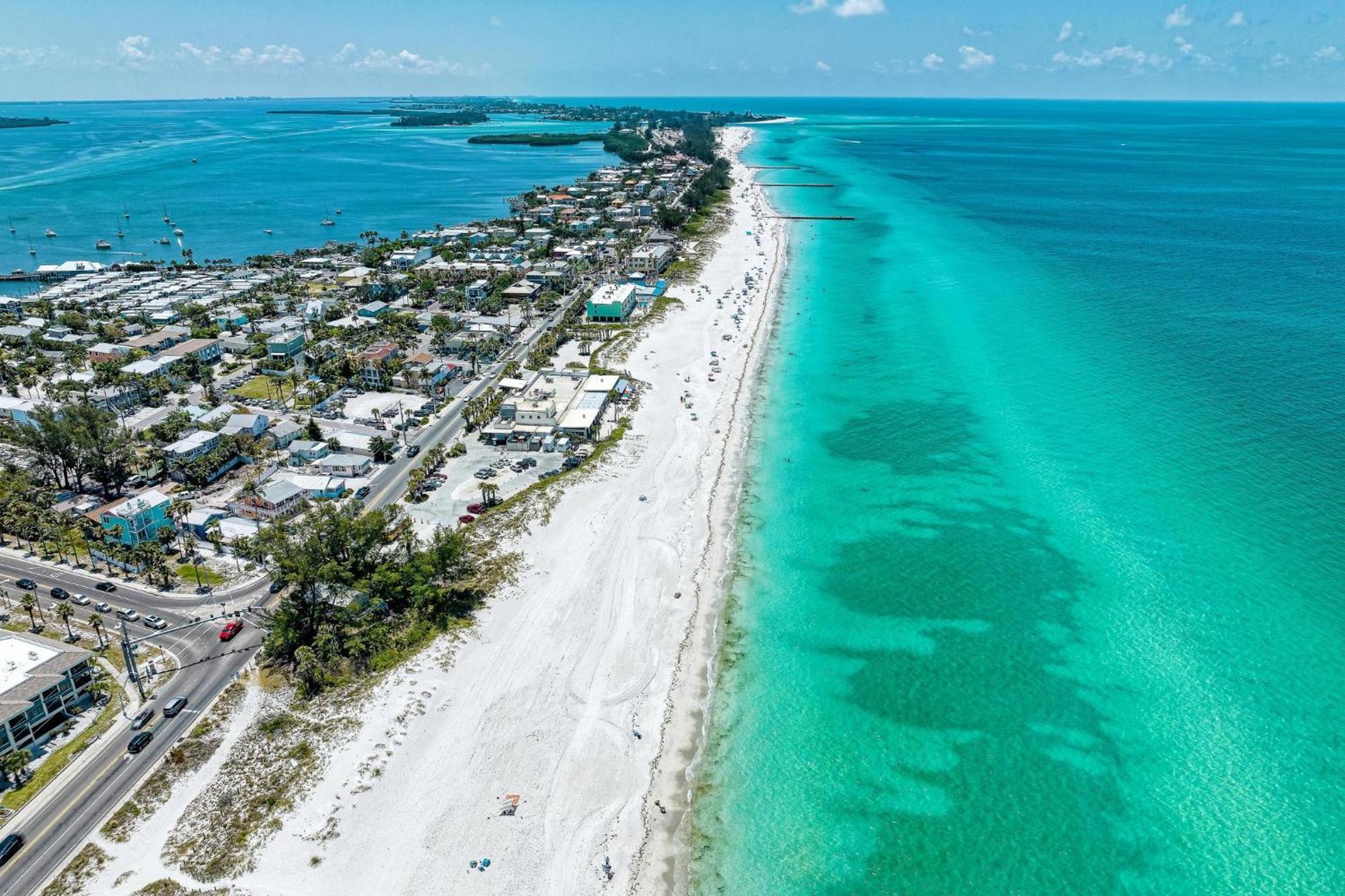 Anna Maria Island Runaway Tropical Dream-One Minute Walk To The Beach-Heated Pool Bradenton Beach Zewnętrze zdjęcie