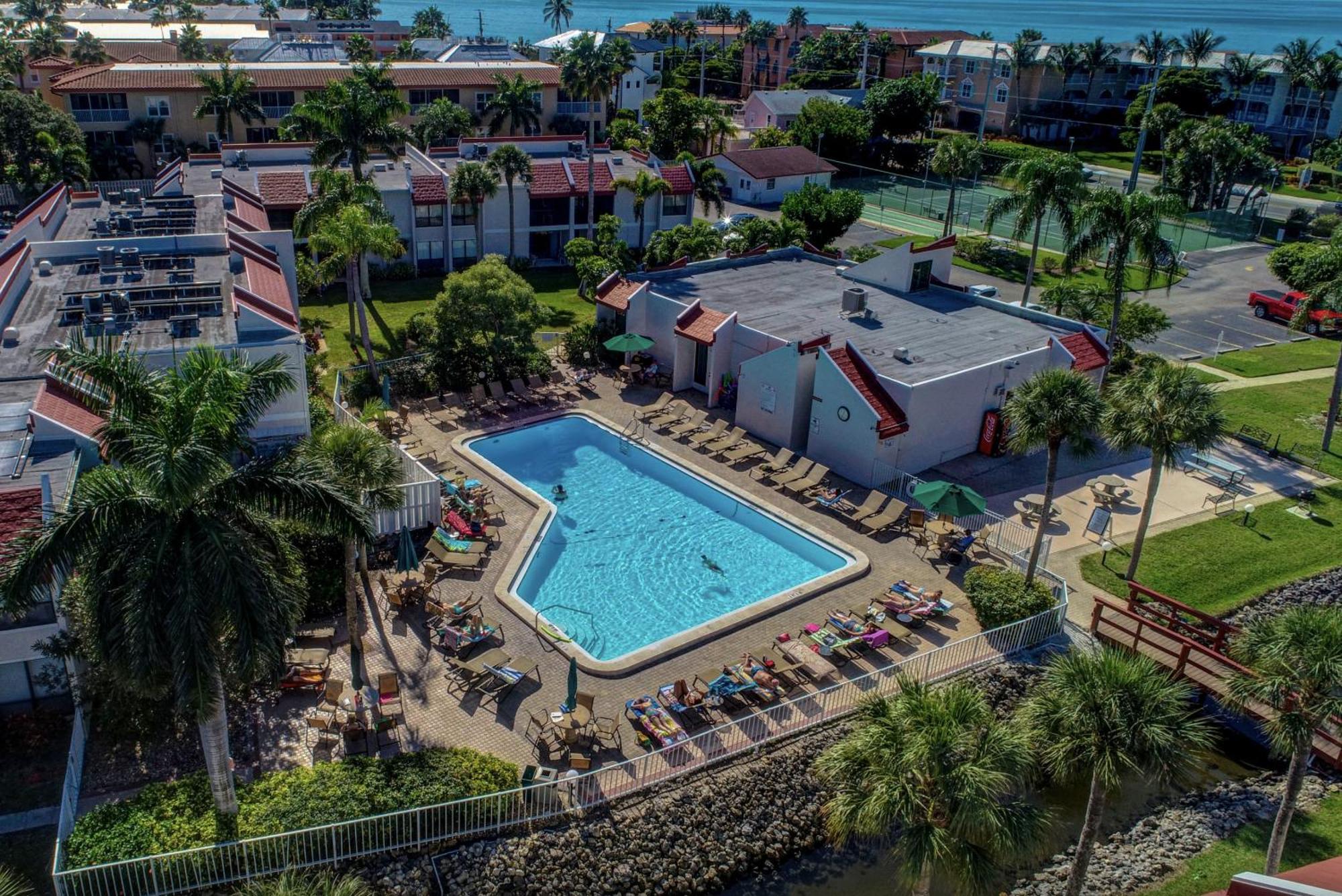 Anna Maria Island Runaway Tropical Dream-One Minute Walk To The Beach-Heated Pool Bradenton Beach Zewnętrze zdjęcie