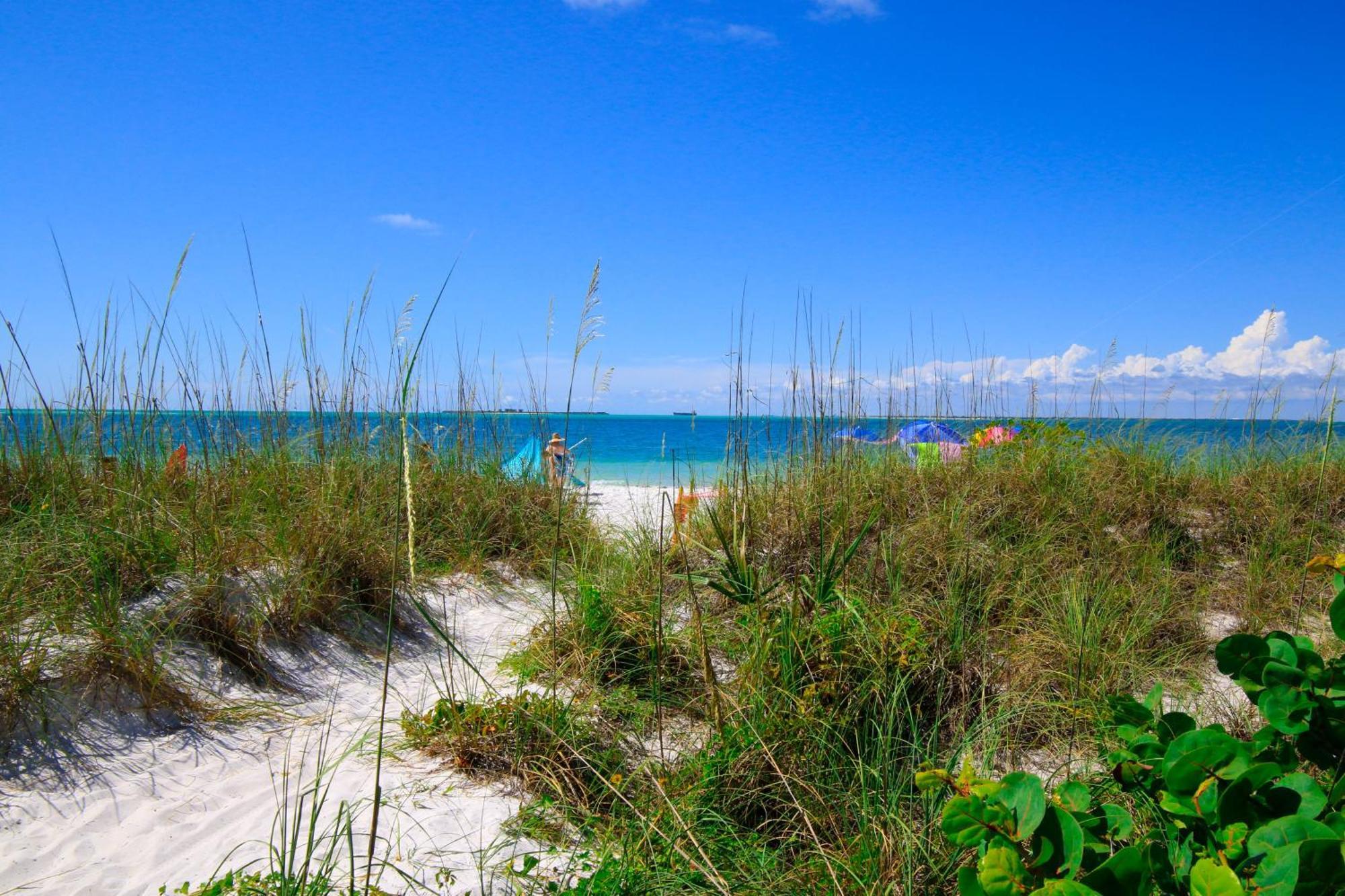 Anna Maria Island Runaway Tropical Dream-One Minute Walk To The Beach-Heated Pool Bradenton Beach Zewnętrze zdjęcie