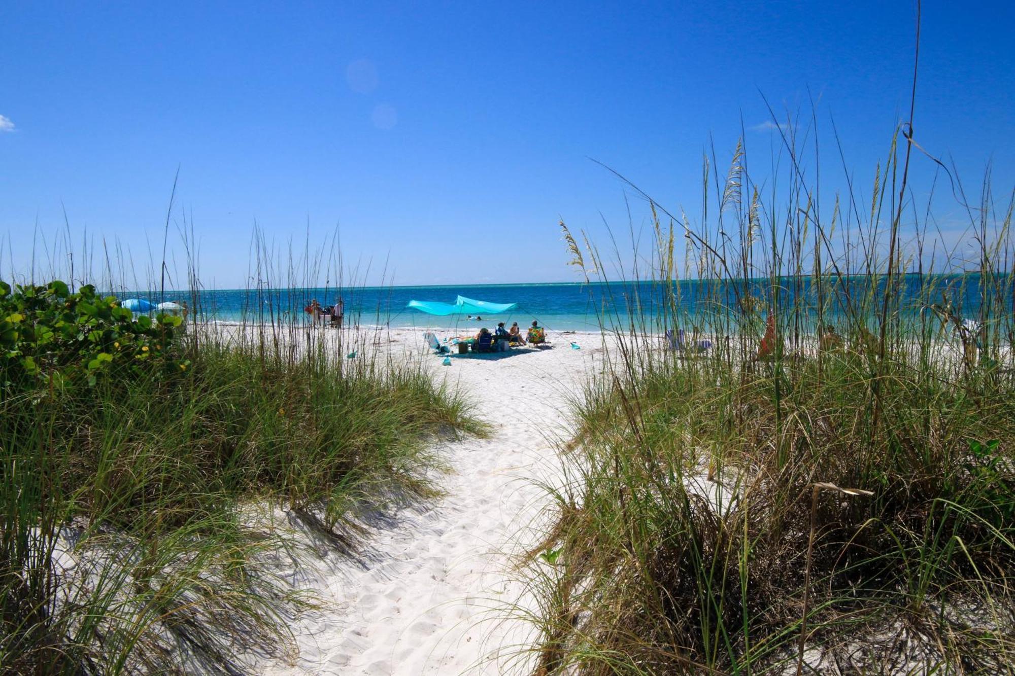 Anna Maria Island Runaway Tropical Dream-One Minute Walk To The Beach-Heated Pool Bradenton Beach Zewnętrze zdjęcie