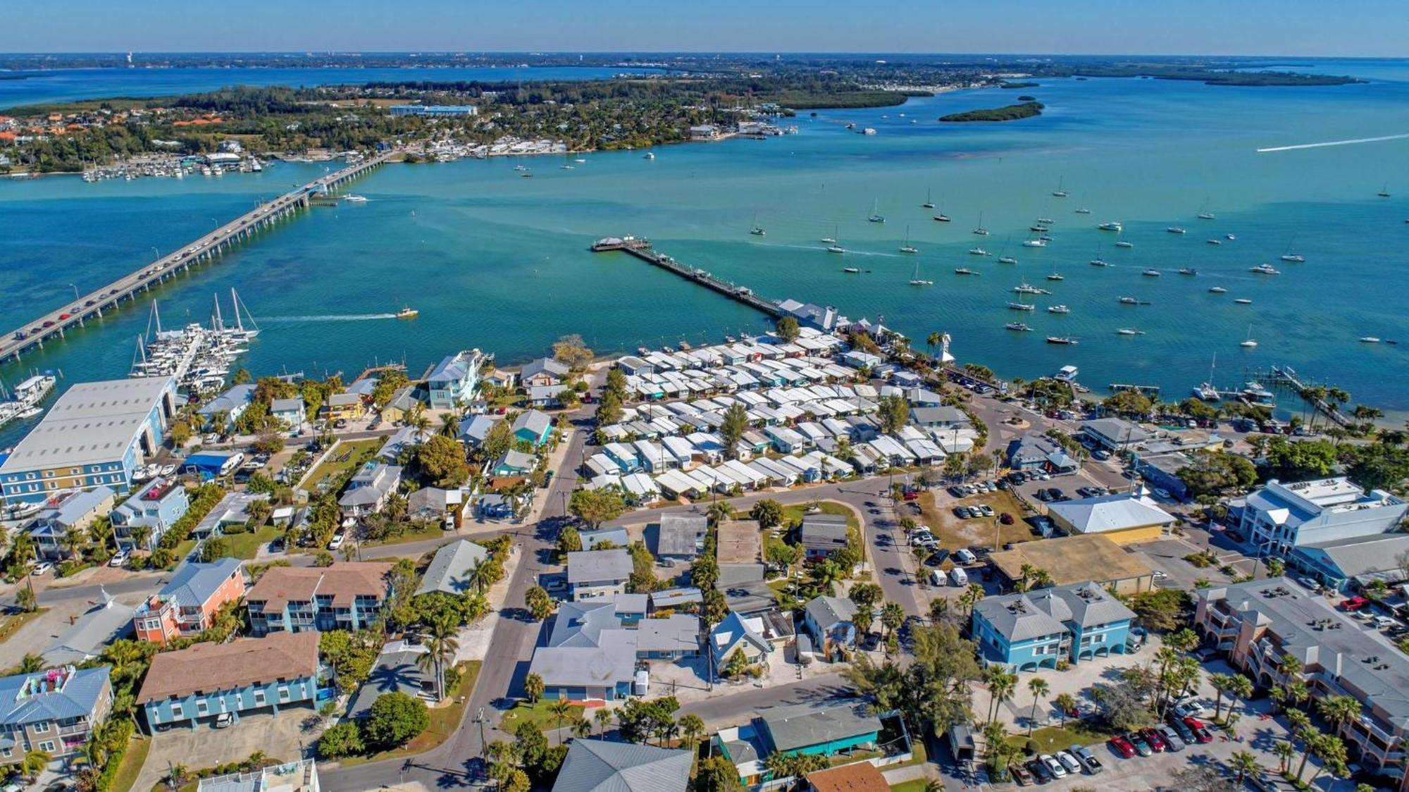 Anna Maria Island Runaway Tropical Dream-One Minute Walk To The Beach-Heated Pool Bradenton Beach Zewnętrze zdjęcie