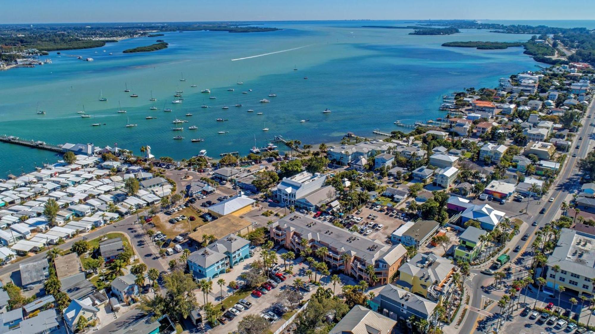 Anna Maria Island Runaway Tropical Dream-One Minute Walk To The Beach-Heated Pool Bradenton Beach Zewnętrze zdjęcie