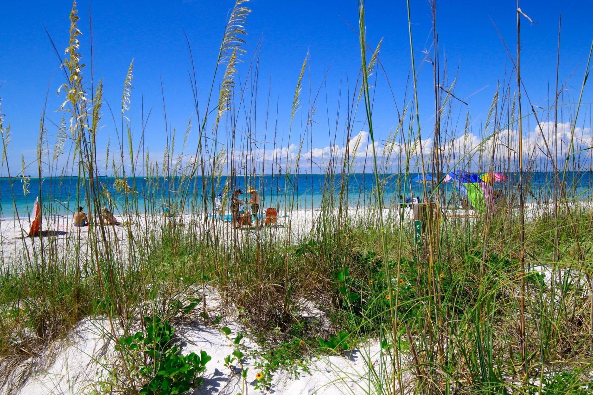 Anna Maria Island Runaway Tropical Dream-One Minute Walk To The Beach-Heated Pool Bradenton Beach Zewnętrze zdjęcie
