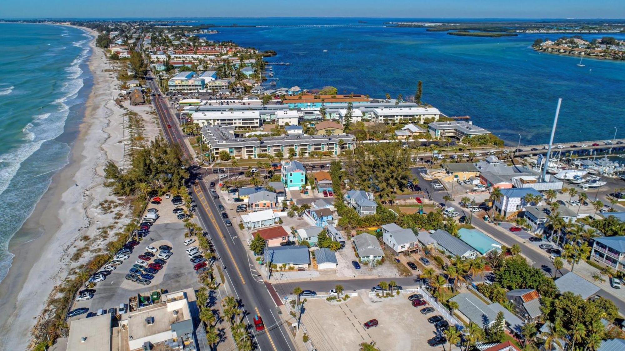 Anna Maria Island Runaway Tropical Dream-One Minute Walk To The Beach-Heated Pool Bradenton Beach Zewnętrze zdjęcie