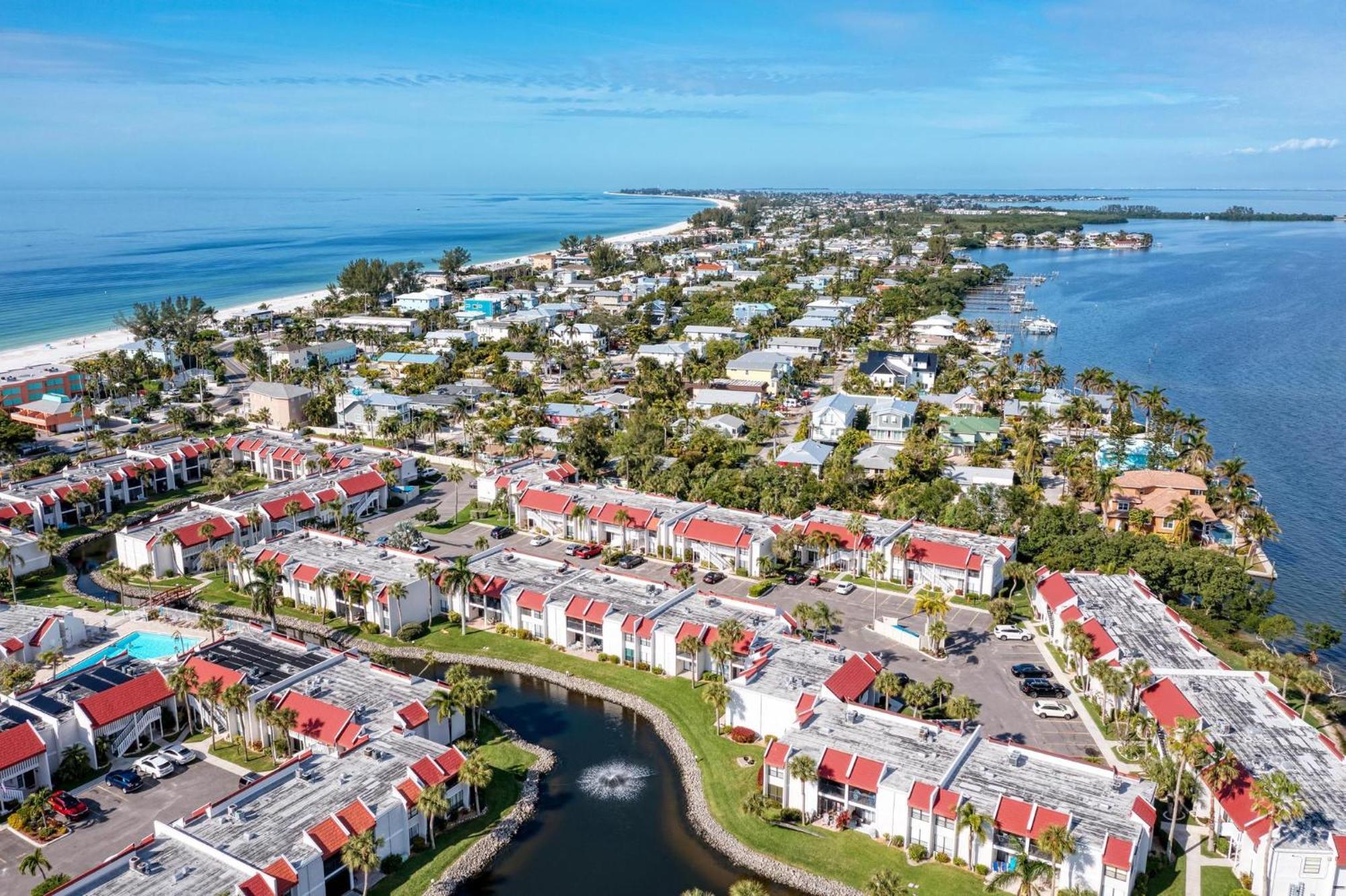 Anna Maria Island Runaway Tropical Dream-One Minute Walk To The Beach-Heated Pool Bradenton Beach Zewnętrze zdjęcie