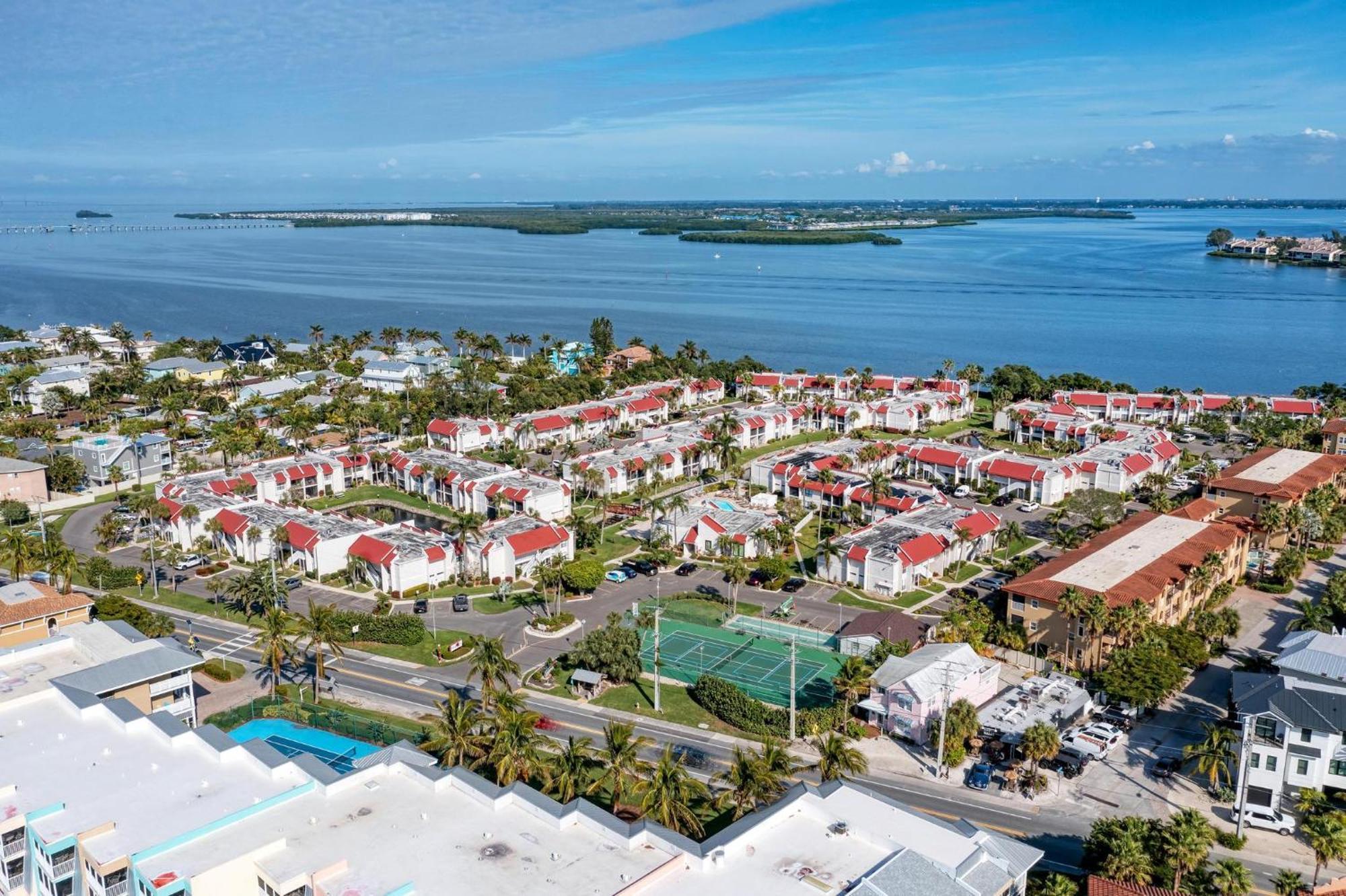 Anna Maria Island Runaway Tropical Dream-One Minute Walk To The Beach-Heated Pool Bradenton Beach Zewnętrze zdjęcie